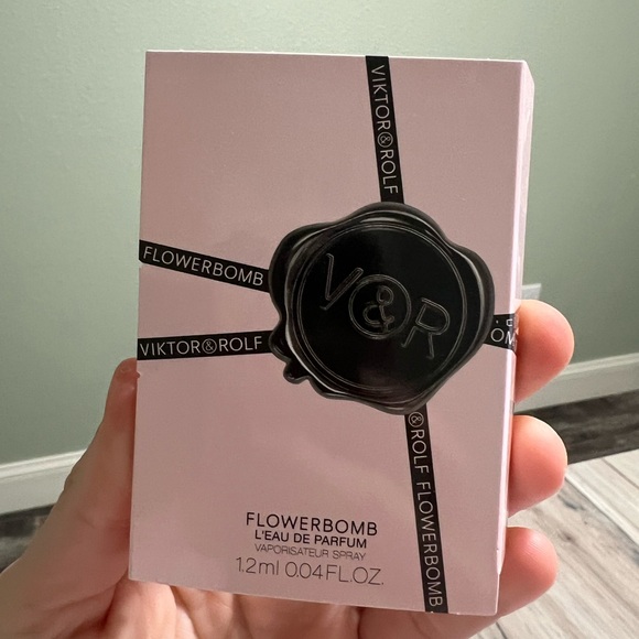Fragrance Sample Bundle - Picture 11 of 14